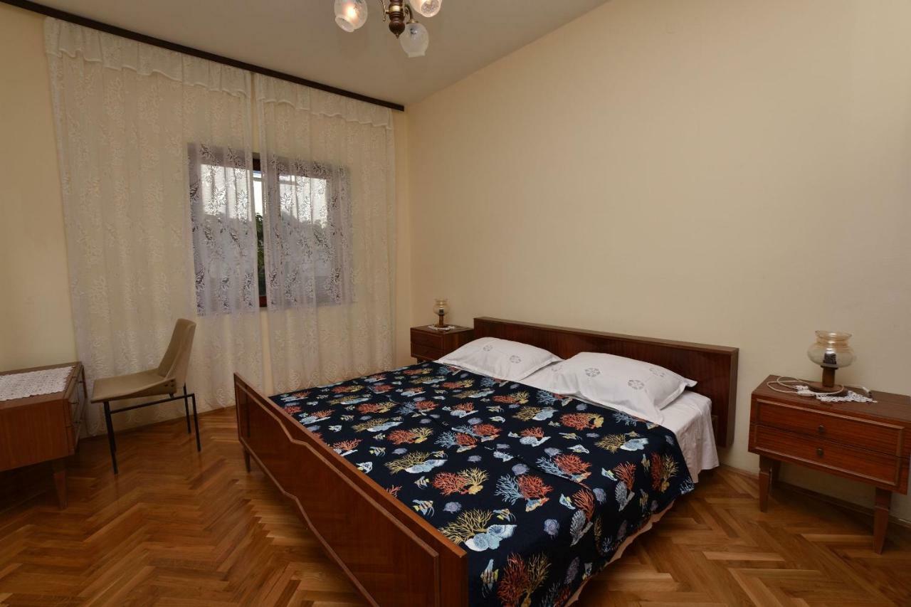 Apartments And Room Kiko Примоштен Экстерьер фото